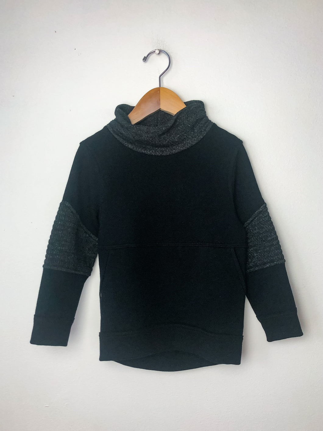 Black Oshkosh Sweater Size 4T