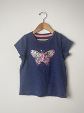 Load image into Gallery viewer, Butterfly Hatley Shirt Size 6 Years
