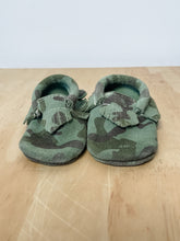 Load image into Gallery viewer, Camo Freshly Picked Slippers Size 2
