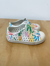 Load image into Gallery viewer, Crayola Native Shoes Size 6

