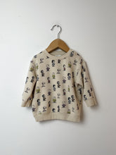 Load image into Gallery viewer, Peanuts Uni Qlo Sweater Size 12-18 Months
