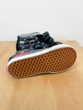 Load image into Gallery viewer, Snoopy Vans Shoes Size 8.5/9
