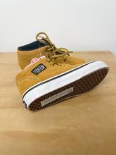Load image into Gallery viewer, Tan Vans Half Cab Shoes Size 8.5
