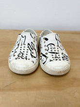 Load image into Gallery viewer, White Native Shoes Size 6
