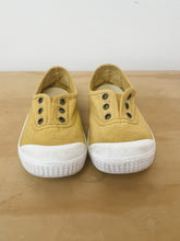 Load image into Gallery viewer, Yellow Igor Shoes Size 25 (8.5)
