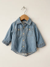 Load image into Gallery viewer, Kids Chambray Gap Shirt Size 6-12 Months
