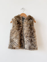 Load image into Gallery viewer, Girls Faux Fur Gap Vest Size 2T
