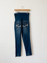 Load image into Gallery viewer, QT Maternity Jeans Size Medium
