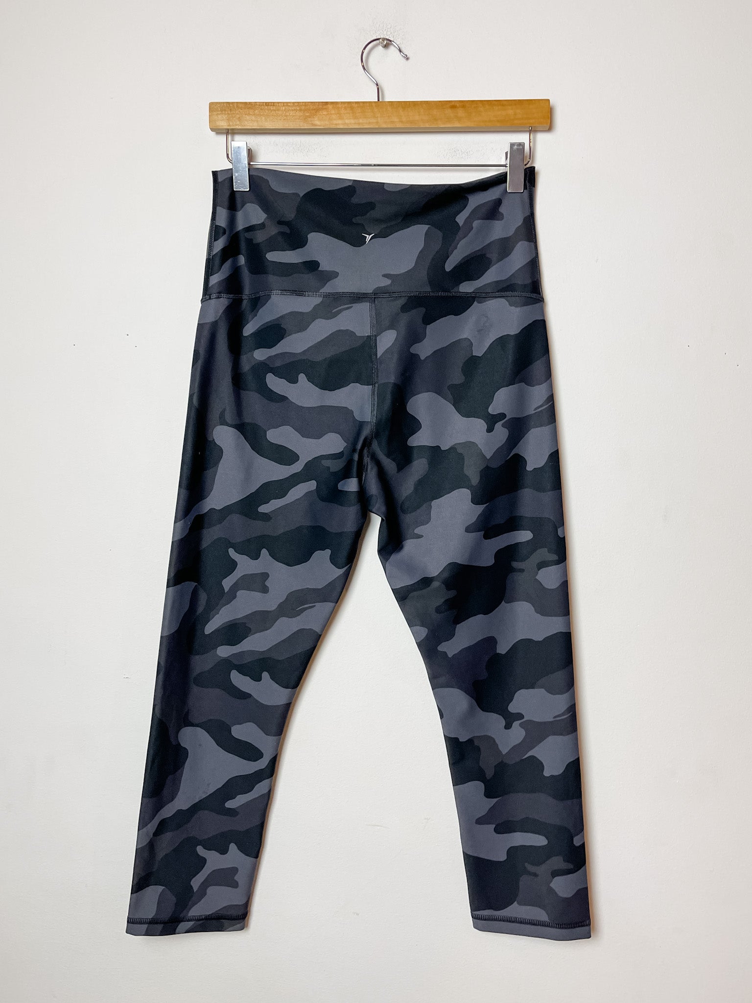 Camo Old Navy Maternity Cropped Leggings Size Small – Jill and Joey