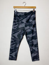 Load image into Gallery viewer, Camo Old Navy Maternity Cropped Leggings Size Small
