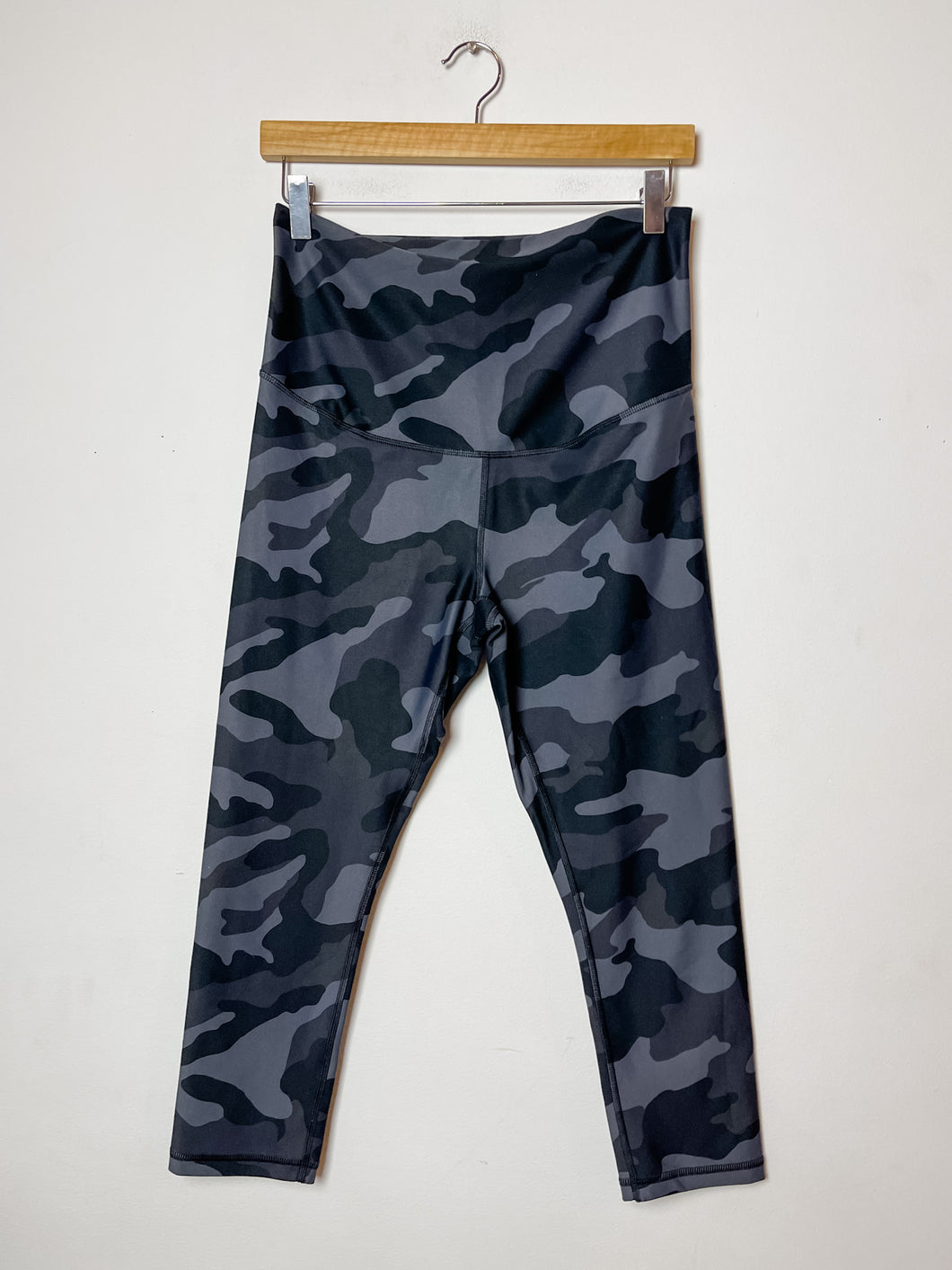 Camo Old Navy Maternity Cropped Leggings Size Small