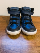 Load image into Gallery viewer, Blue Converse Size 10
