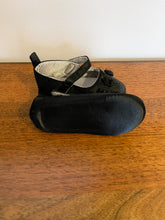Load image into Gallery viewer, Girls Black Shoes Size 6-9 Months
