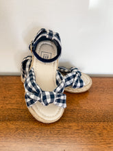 Load image into Gallery viewer, Plaid Gap Shoes Size 7
