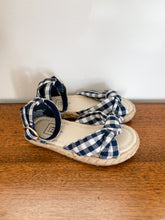 Load image into Gallery viewer, Plaid Gap Shoes Size 7
