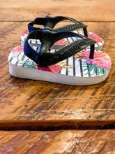 Load image into Gallery viewer, Girls Floral Havaianas Flip Flops Size 4
