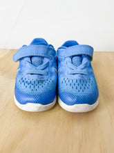 Load image into Gallery viewer, Kids Blue Nike Runners Size 4
