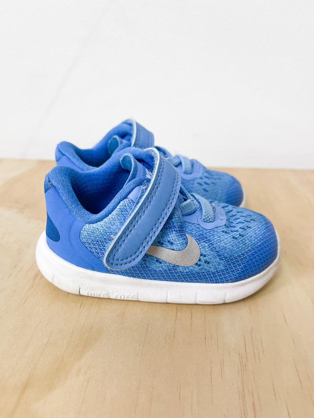 Kids Blue Nike Runners Size 4