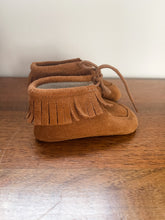 Load image into Gallery viewer, Brown Bout&#39;Chou Shoes Size 3.5-4.5
