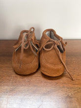 Load image into Gallery viewer, Brown Bout&#39;Chou Shoes Size 3.5-4.5
