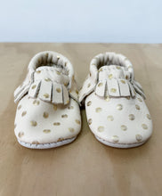 Load image into Gallery viewer, Kids Cream Minimoc Slippers Size 1
