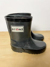 Load image into Gallery viewer, Kids Grey Stonz Boots Size 6
