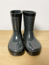Load image into Gallery viewer, Kids Grey Stonz Boots Size 6
