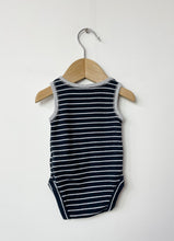 Load image into Gallery viewer, Carters 4 Pack Bodysuits Size 3 Months
