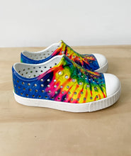 Load image into Gallery viewer, Kids Tie Dye Native Shoes Size 6
