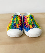 Load image into Gallery viewer, Kids Tie Dye Native Shoes Size 6
