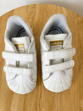 Load image into Gallery viewer, Kids White Adidas Superstars Size 3

