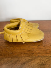 Load image into Gallery viewer, Kids Yellow Minimoc (Heyfolks) Shoes Size 2
