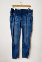 Load image into Gallery viewer, Maternity Blue Gap Jeans Size 32 Long
