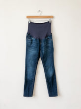 Load image into Gallery viewer, Maternity Blue Old Navy Jeans Size 6 Regular
