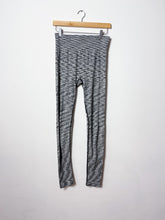 Load image into Gallery viewer, Maternity Grey No Label Leggings Size Extra Small

