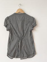 Load image into Gallery viewer, Maternity H&amp;M Shirt Size Small
