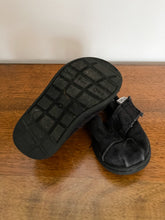 Load image into Gallery viewer, Black Toms Size 5
